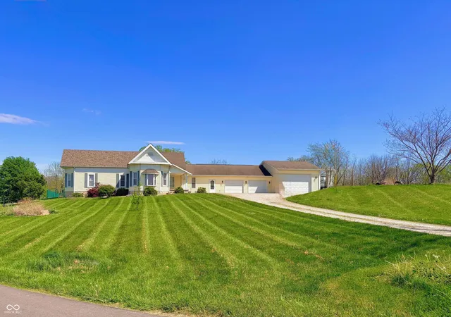 Homes for sale in Hope, IN | 15241 E Jackson Rd, Hope, IN 47246 | MLS# 22093994