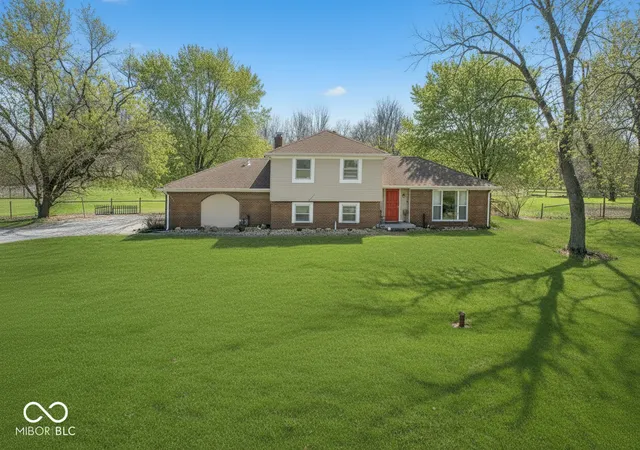 Homes for sale in Whiteland, IN | 2367 E 400 N, Whiteland, IN 46184 | MLS# 22094109