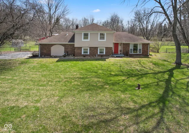 Homes for sale in Whiteland, IN | 2367 E 400 N, Whiteland, IN 46184 | MLS# 22094109