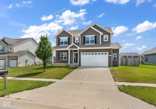 Photo 3 of Single family home for sale at 2239 Summer Shore Dr, Greenwood, IN 46143 | MLS# 22094193 | Listing updated on 2026-10-01