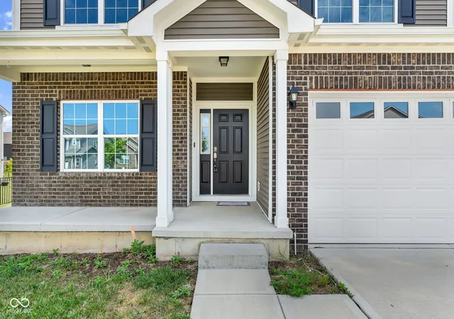 Photo 3 of Single family home for sale at 2239 Summer Shore Dr, Greenwood, IN 46143 | MLS# 22094193 | Listing updated on 2026-10-01