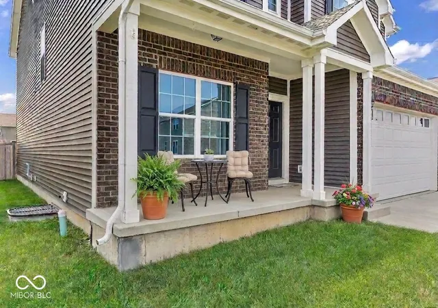 Photo 4 of Single family home for sale at 2239 Summer Shore Dr, Greenwood, IN 46143 | MLS# 22094193 | Listing updated on 2026-10-01