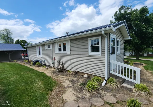 Homes for sale in Norman, IN | 8715 W State Road 58, Norman, IN 47264 | MLS# 22094250
