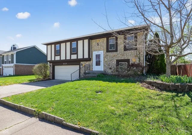 3rd image of 607 Rahkewood Dr, Indianapolis, IN 46217 | MLS# 22094267