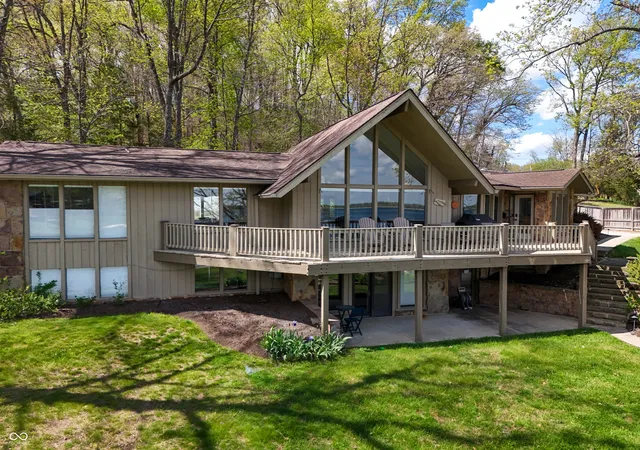 Photo 3 of Sale Pending at 5531 S Poplar Dr, Columbus, IN 47201 | MLS# 22094352 | Listing updated on 2026-09-03