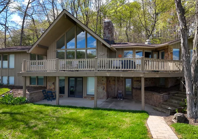 Photo 3 of Sale Pending at 5531 S Poplar Dr, Columbus, IN 47201 | MLS# 22094352 | Listing updated on 2026-09-03