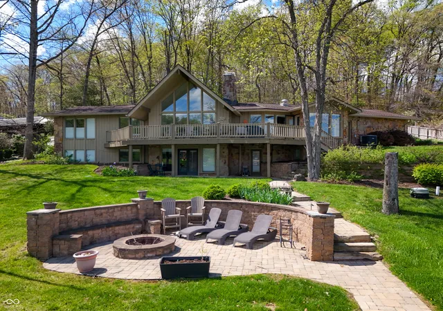 Photo 4 of Sale Pending at 5531 S Poplar Dr, Columbus, IN 47201 | MLS# 22094352 | Listing updated on 2026-09-03