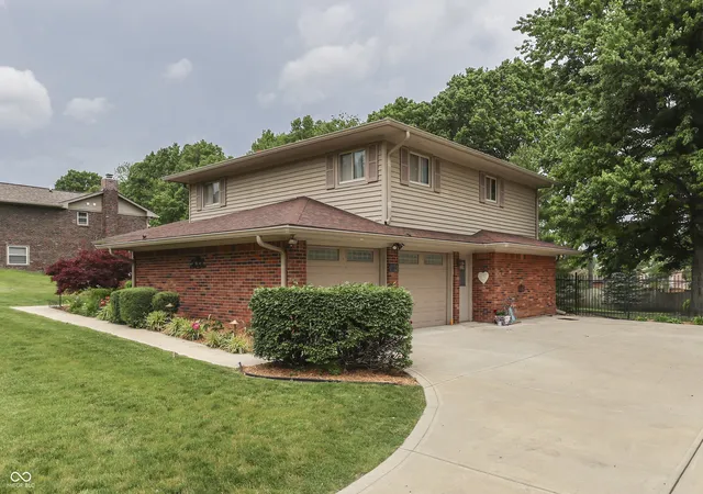4th image of 1640 Ridge Hill Ln, Indianapolis, IN 46217 | MLS# 22094441