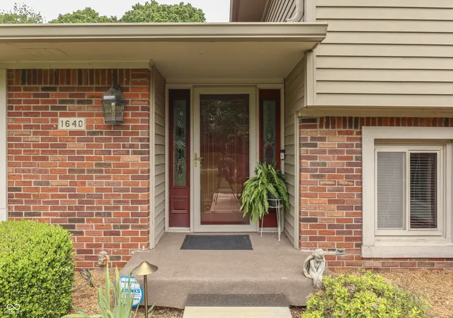 5th image of 1640 Ridge Hill Ln, Indianapolis, IN 46217 | MLS# 22094441