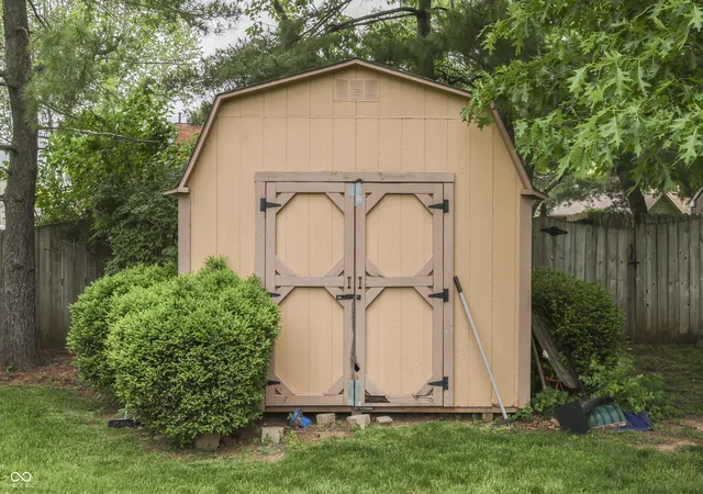 72nd image of 1640 Ridge Hill Ln, Indianapolis, IN 46217 | MLS# 22094441