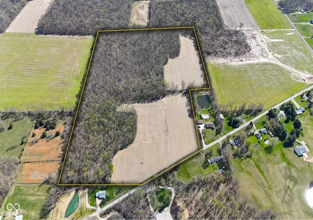 3rd image of 5401 W Deaver Rd, Columbus, IN 47201 | MLS# 22094599