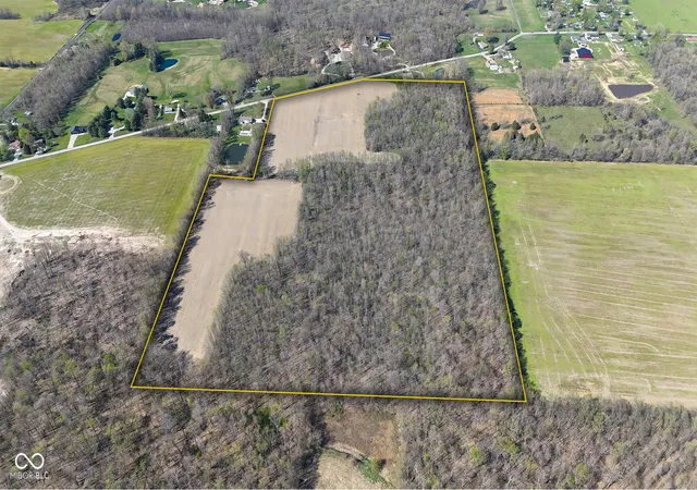 1st image of 5401 W Deaver Rd, Columbus, IN 47201 | MLS# 22094599