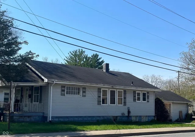 Photo 2 of Sale Pending at 2903 Lincoln St, Anderson, IN 46016 | MLS# 22094775 | Listing updated on 2026-10-08