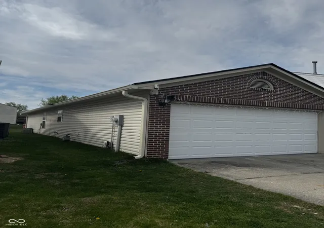 3rd image of 529 Meadows Edge Ln, Indianapolis, IN 46217 | MLS# 22094781