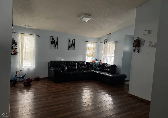 5th image of 529 Meadows Edge Ln, Indianapolis, IN 46217 | MLS# 22094781