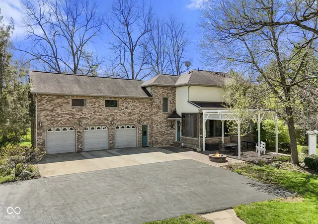 Homes for sale in Connersville, IN | 1288 W County Road 215 S, Connersville, IN 47331 | MLS# 22094799