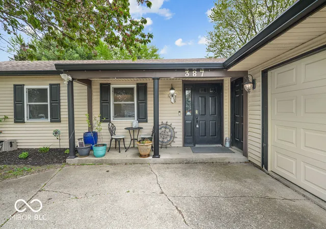 Photo 3 of Single family home for sale at 387 Pleasantview Blvd, Greenwood, IN 46142 | MLS# 22094901 | Listing updated on 2026-09-07
