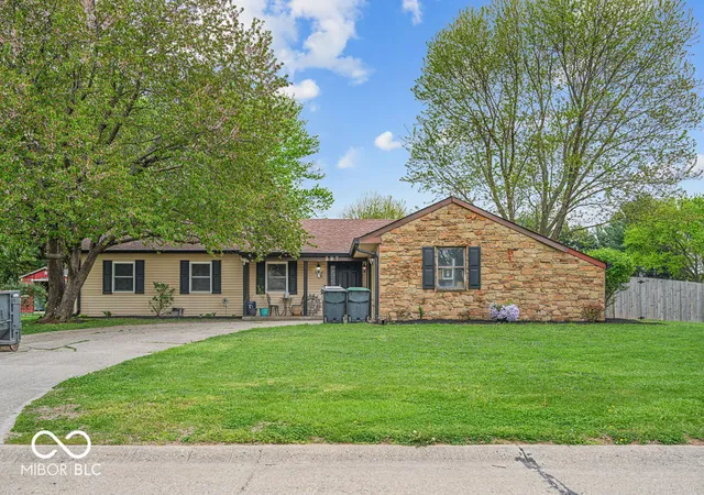 Photo 3 of Single family home for sale at 387 Pleasantview Blvd, Greenwood, IN 46142 | MLS# 22094901 | Listing updated on 2026-09-07