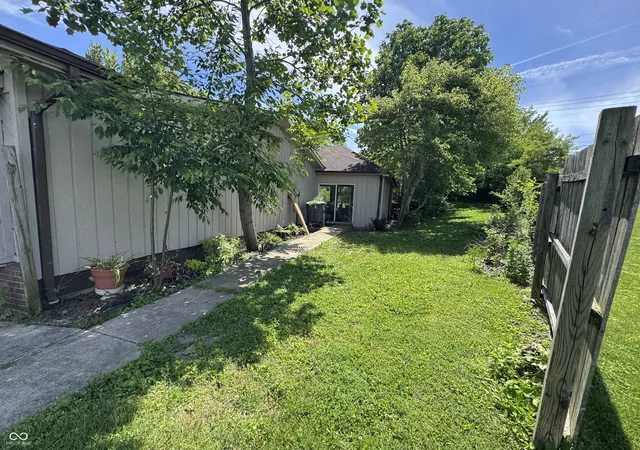 Homes for sale in Rushville, IN | 825 Parkview Dr, Rushville, IN 46173 | MLS# 22094915