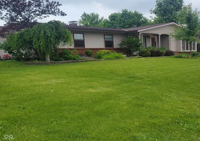 Homes for sale in Rushville, IN | 825 Parkview Dr, Rushville, IN 46173 | MLS# 22094915