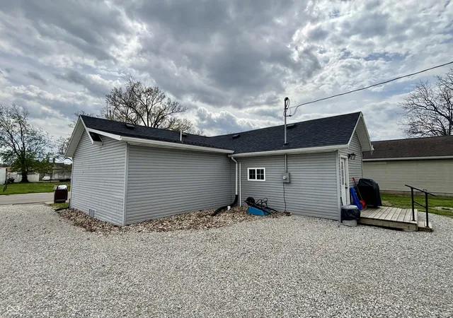 3rd image of 822 E Church St, Brazil, IN 47834 | MLS# 22094919