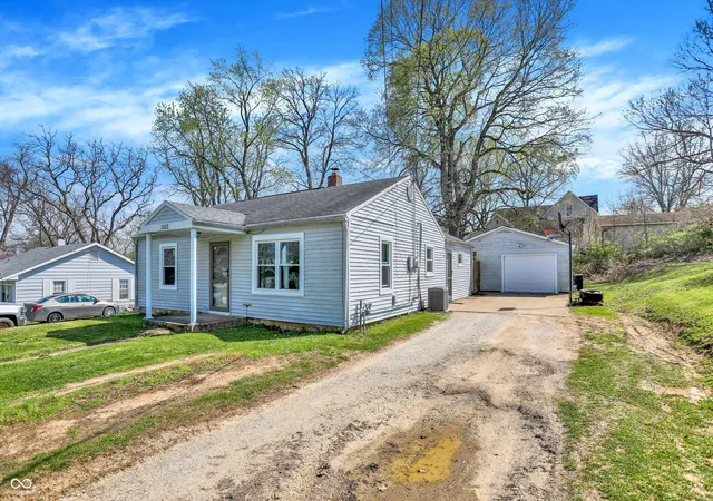Photo 2 of Sale Pending at 303 Warren St, Williamsport, IN 47993 | MLS# 22095080 | Listing updated on 2026-09-16