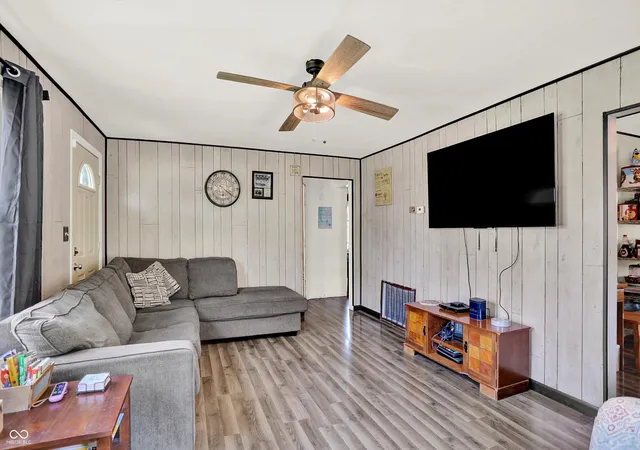 Photo 3 of Sale Pending at 303 Warren St, Williamsport, IN 47993 | MLS# 22095080 | Listing updated on 2026-09-16