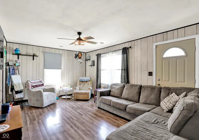 Photo 3 of Sale Pending at 303 Warren St, Williamsport, IN 47993 | MLS# 22095080 | Listing updated on 2026-09-16