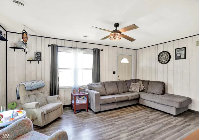 Photo 4 of Sale Pending at 303 Warren St, Williamsport, IN 47993 | MLS# 22095080 | Listing updated on 2026-09-16