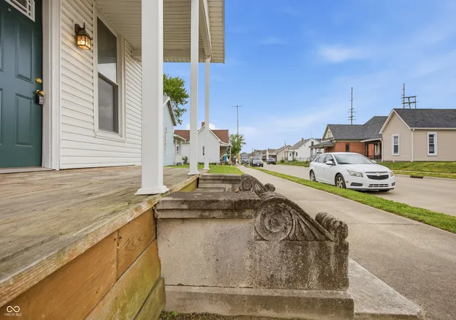 3rd image of 225 E Pennsylvania St, Shelbyville, IN 46176 | MLS# 22095210
