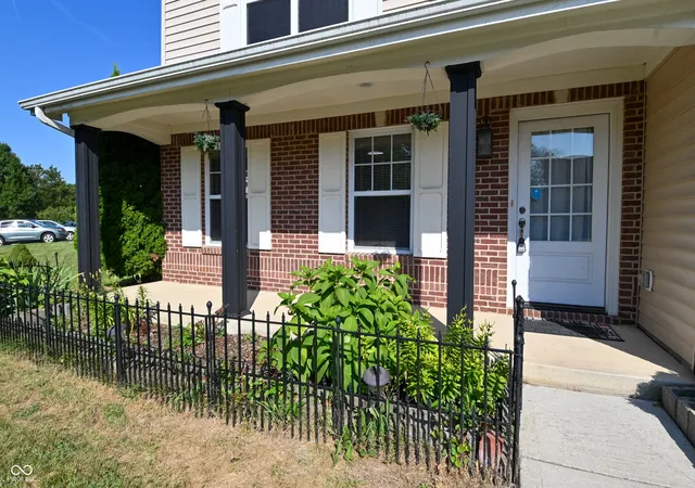 Photo 2 of Sale Pending at 910 Angus Way, Indianapolis, IN 46217 | MLS# 22095322 | Listing updated on 2026-09-06