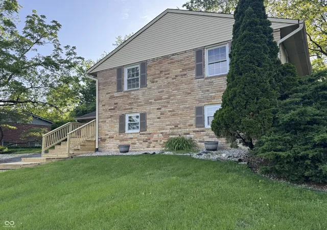 Photo 4 of Single family home for sale at 6824 Sargent Rd, Indianapolis, IN 46256 | MLS# 22095330 | Listing updated on 2026-09-19