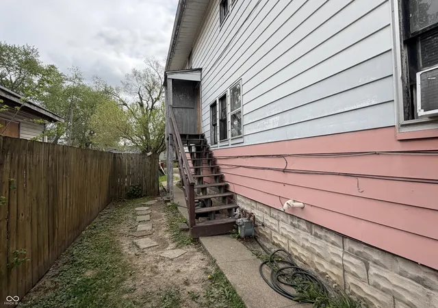3rd image of 939 N Sherman Dr, Indianapolis, IN 46201 | MLS# 22095620
