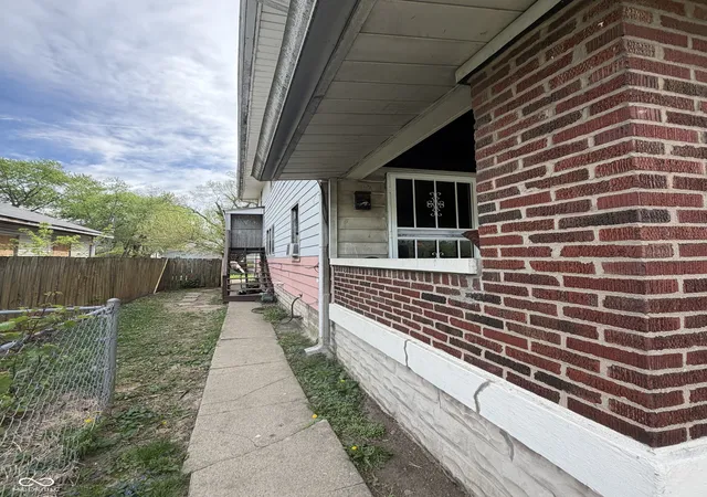 4th image of 939 N Sherman Dr, Indianapolis, IN 46201 | MLS# 22095620