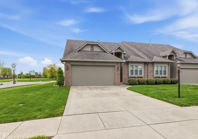 Homes for sale in Greenwood, IN | 735 Cottage Ln, Greenwood, IN 46143 | MLS# 22095625