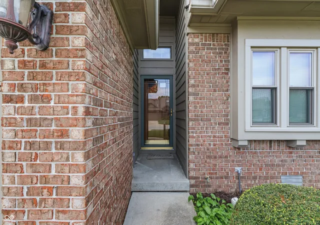 Photo 3 of Single family home for sale at 735 Cottage Ln, Greenwood, IN 46143 | MLS# 22095625 | Listing updated on 2026-09-04