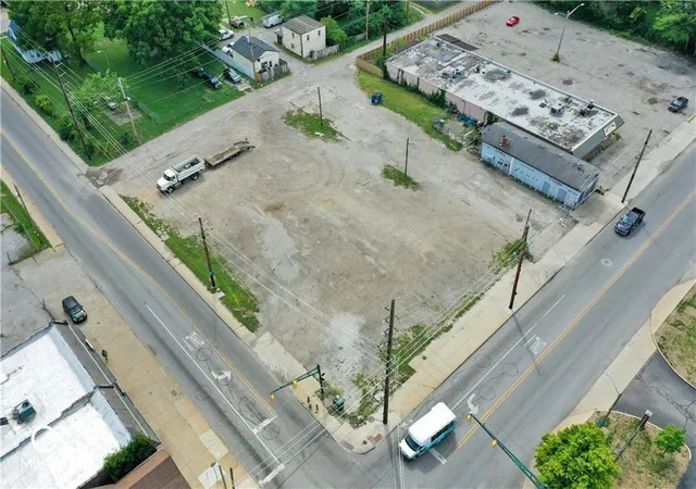 5th image of 2965 N Sherman Dr, Indianapolis, IN 46218 | MLS# 22095829