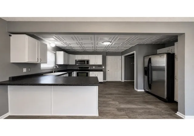 5th image of 8123 Maple Stream Blvd, Indianapolis, IN 46217 | MLS# 22095859