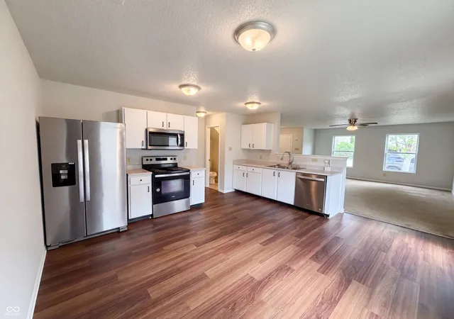Photo 2 of Single family home for sale at 925 Harbon Dr, Franklin, IN 46131 | MLS# 22095876 | Listing updated on 2026-10-02