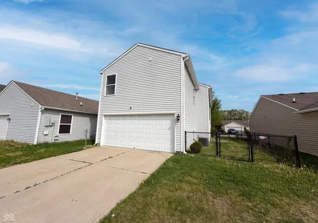 Homes for sale in Franklin, IN | 925 Harbon Dr, Franklin, IN 46131 | MLS# 22095876