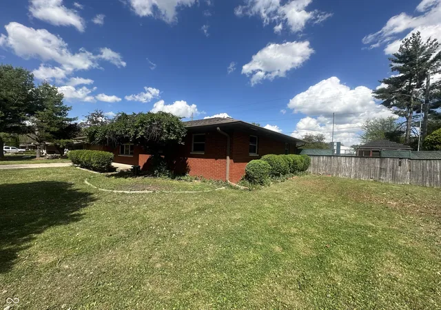 2nd image of 7121 Laurel Dr, Indianapolis, IN 46227 | MLS# 22095927
