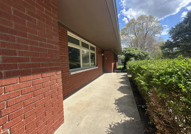 3rd image of 7121 Laurel Dr, Indianapolis, IN 46227 | MLS# 22095927