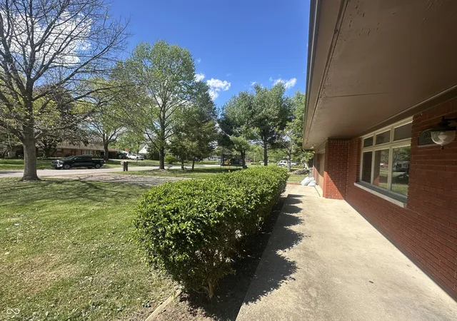5th image of 7121 Laurel Dr, Indianapolis, IN 46227 | MLS# 22095927
