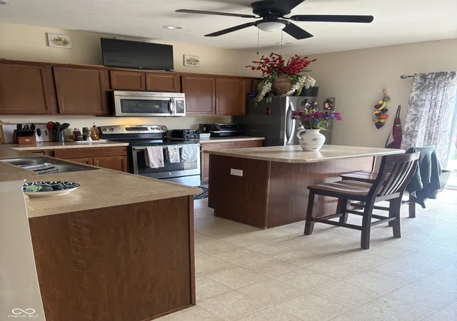 5th image of 907 Baden Manor Dr, Indianapolis, IN 46217 | MLS# 22096013