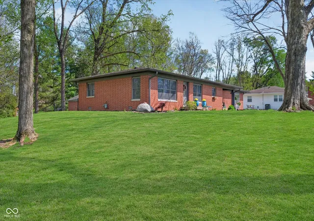 Photo 4 of Sale Pending at 3955 S Smokey Row Rd, Greenwood, IN 46143 | MLS# 22096070 | Listing updated on 2026-08-31