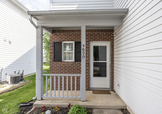 2nd image of 4620 Whitham Ln, Indianapolis, IN 46237 | MLS# 22096104