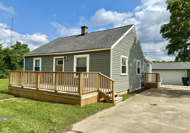 1st image of 405 E Cowing Dr, Muncie, IN 47303 | MLS# 22096184