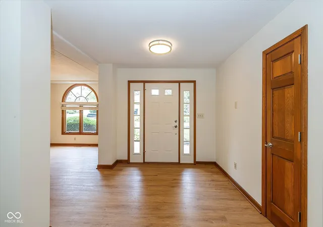 Photo 3 of Sale Pending at 9121 Pinecreek Ct, Indianapolis, IN 46256 | MLS# 22096280 | Listing updated on 2026-09-27