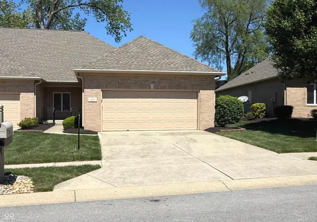 1st image of 1370 Heron Ridge Blvd, Greenwood, IN 46143 | MLS# 22096361