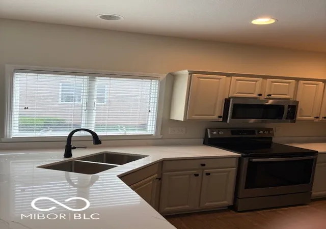5th image of 1370 Heron Ridge Blvd, Greenwood, IN 46143 | MLS# 22096361